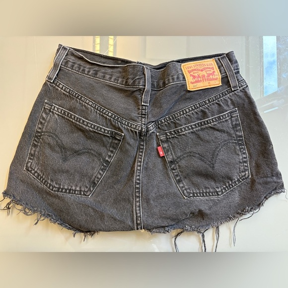Levi's Women's Y2K Charcoal Distressed Denim Cutoff Shorts womens 26 (Small) - Picture 4 of 9